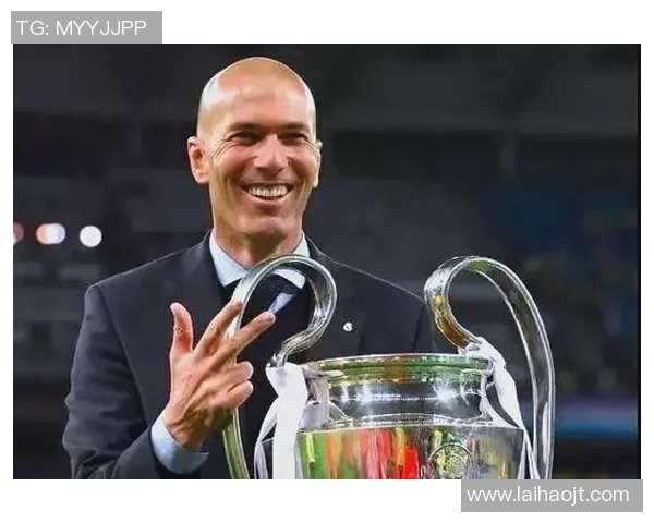 历史上从球星到教练的传奇足球人物及其执教成就分析