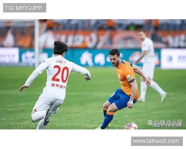 足球球星激烈争执引发舆论风波 球场内外纷争不断谁是幕后真凶