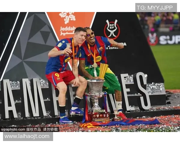 足球风云再起 球星转会市场大洗牌 新赛季豪门竞争愈演愈烈